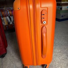 元気なオレンジ★キャリーケースの画像