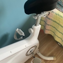 フィットネスバイク スピンバイク エアロバイク 家庭用 極静音 室内自転車トレーニングの画像