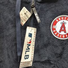 【新品未使用】レディース洋服　パーカー　紺色　L　Ｌサイズ　MLBエンゼルス ジップアップパーカー　フリースパーカー ネイビー ＋ ブラックキュロット　 黒　レディース　キュロットスカート　2点セット　251006-4Yの画像