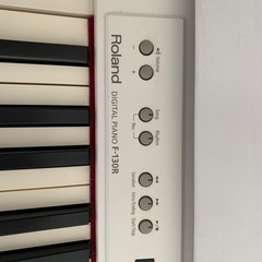Roland F-130R デジタルピアノの画像