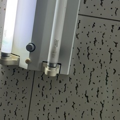 事務所などで使う細長い蛍光灯8本40w形 120cmの画像