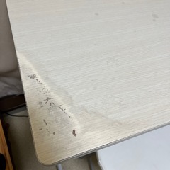 ニトリの折りたたみ机の画像