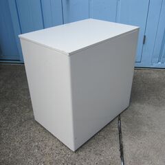 2段ワゴン　ホワイト　鍵あり　プラス製　400ｘ575ｘ610の画像