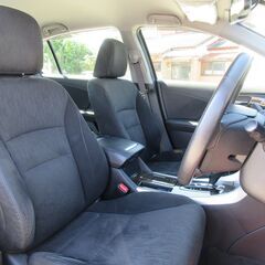 ホンダ　アコードハイブリッド　ＬＸ★1年保証★ロードサービス付　純正ナビ　地デジ　バックカメラ　Ｂｌｕｅｔｏｏｔｈ　アームレスト空気清浄機　スマートキー　クルコン　ＥＴＣ　パワーシート　ドライブレコーダー　オートライト　ＬＥＤヘッド　純正１７ＡＷの画像