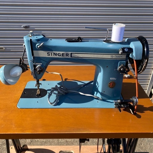 M0929708K【希少】職業用足踏みミシン SINGER シンガー 188u ブルー
