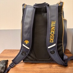 DESCENTE バックパック ネイビー/イエローの画像