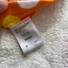 クマ耳帽子、おにぎり靴下の画像