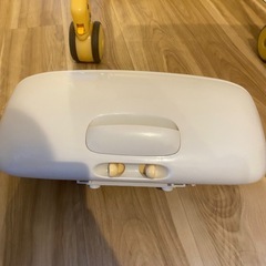 conbi 電動ハイローチェアの画像