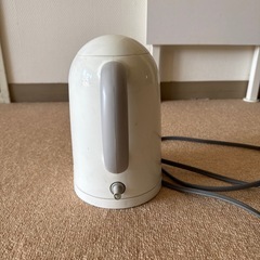 デロンギ電気ポットの画像