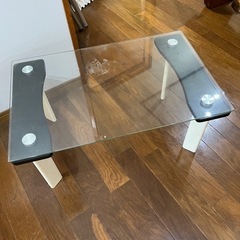商談中　　ガラス　テーブルの画像