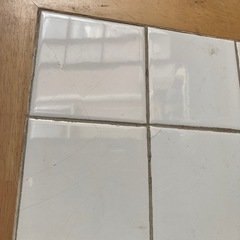 マレーシア製　脚無しです。タイルのテーブル天板の画像