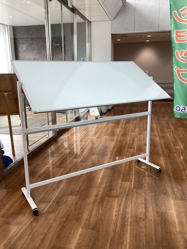 スタンド式ホワイトボード（両面）【町田市再生家具】　251941