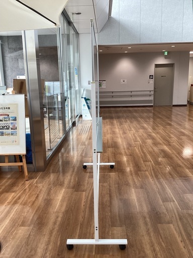 スタンド式ホワイトボード（両面）【町田市再生家具】　251941