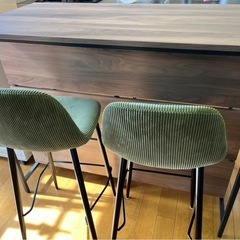 キッチンカウンター&ハイチェア2脚の画像