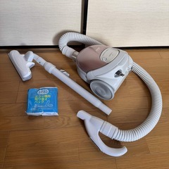 日立掃除機と未使用掃除機用紙パック3枚の画像