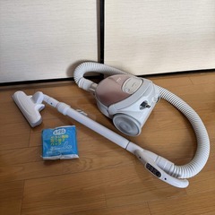 日立掃除機と未使用掃除機用紙パック3枚の画像