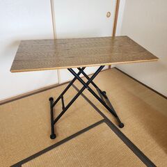 昇降式テーブルですの画像