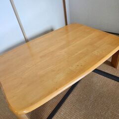 木製ローテーブルの画像