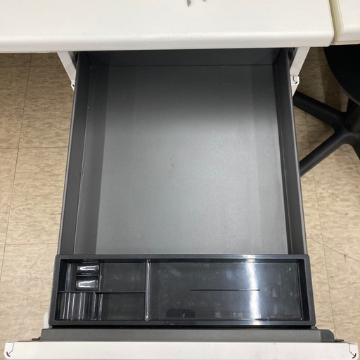 【ジモティー割引で最大15％OFF⭐️】 鍵付き オフィスデスク サイドキャビネット付き