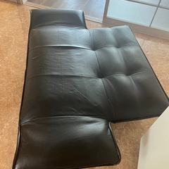 お譲り先決定しました。※早い者勝ち　本日でしたら無償で配達します　2人掛けソファ　ブラック　の画像