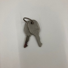 【ジモティー割引で最大15％OFF⭐️】 鍵付き オフィスデスク サイドキャビネット付きの画像
