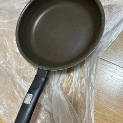 フライパン一式とティファール電気ケトルの画像