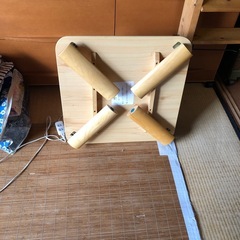 折りたたみ式テーブルの画像