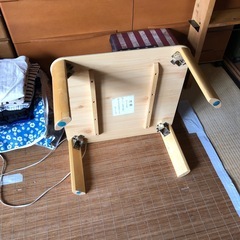 折りたたみ式テーブルの画像