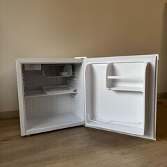 【中古、9ヵ月使用】ミニ冷蔵庫　46L製氷室付きの画像