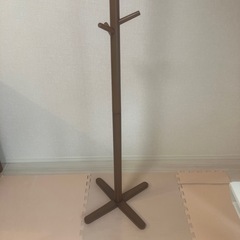 【定価3200円】ニトリ　ハンガーポール　ブラウン　木製　ポールハンガー　コート掛け　帽子かけの画像