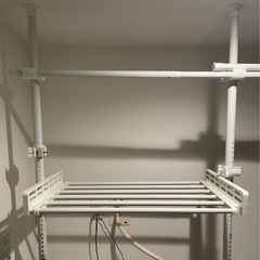 ハンガーラック トリプル＋棚付き 突っ張り伸縮 耐荷重240kgの画像