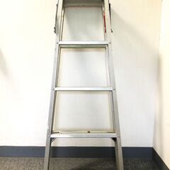 ▼ はしご兼用脚立 メーカー不明 展開時最大サイズ 高さ120cm×幅52cm×奥行80㎝ 開閉スムーズ ぐらつきなし ペンキ汚れ・錆あり 現状渡しの画像