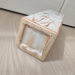【志野焼き】佐藤 康元作 四角形の陶器花瓶の画像