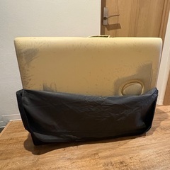 折りたたみマッサージベッドの画像