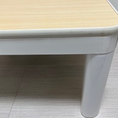 こたつテーブルの画像