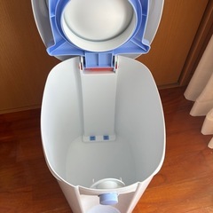 おむつおむつゴミ箱の画像