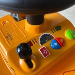 足けり乗用玩具　音が出る乗れるクレーン車の画像