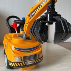 足けり乗用玩具　音が出る乗れるクレーン車の画像