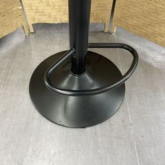 レトロデザイン カウンターチェア 背もたれ付き 鋲付き 艶あり レザー 合皮 合成皮革 木製 複合素材 アンティーク調 レトロ  札幌市手稲区の画像