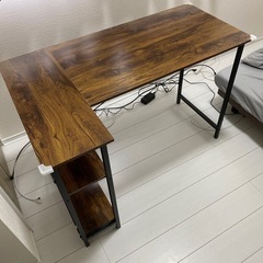 コンピューターデスクの画像