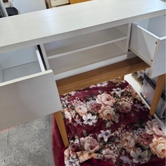 オシャレなホワイトテレビ台の画像