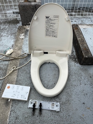 【先着順】TOTO ウォシュレット　リモコン付き