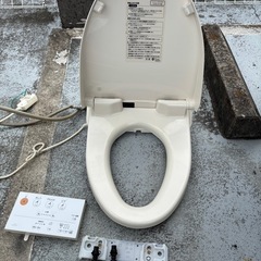 【先着順】TOTO ウォシュレット　リモコン付きの画像