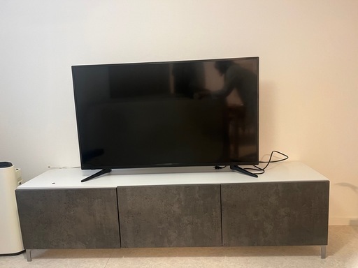 【4K液晶テレビ50Ｖ型】&【IKEAテレビボードBESTÅ ベストシリーズ-】※汚れありのためかなりお安く出品しております※定価10万円以上
