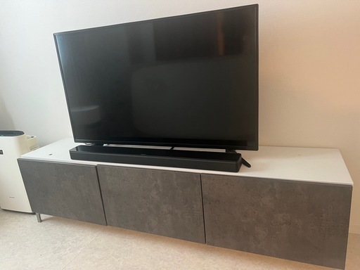 【4K液晶テレビ50Ｖ型】&【IKEAテレビボードBESTÅ ベストシリーズ-】※汚れありのためかなりお安く出品しております※定価10万円以上