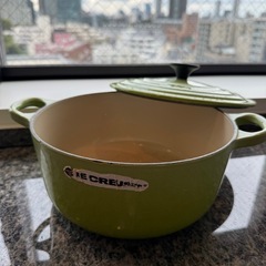 お買い得！ル・クルーゼ⭐︎両手鍋20cm キウイグリーンの画像