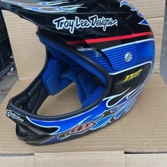 オフロードバイクヘルメットの画像
