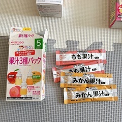 授乳ケープ、粉ミルク、母乳バッグ、離乳食の画像