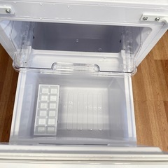 美品★2021年製★SHARP 152L 耐熱100℃のトップテーブル★つけかえどっちもドア採用！2ドア冷蔵庫【SJ-D15G-W】の画像