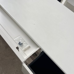 オフィスデスクの画像